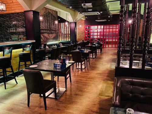Hotel Saluja Residency New Amber Bar & Restraurant