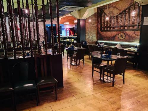 Hotel Saluja Residency New Amber Bar & Restraurant