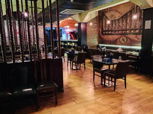 Hotel Saluja Residency New Amber Bar & Restraurant