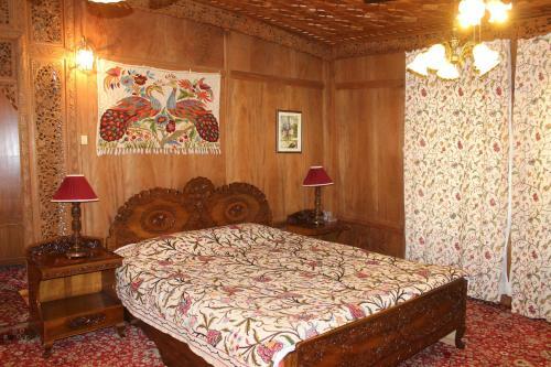 Wangnoo Worth Houseboats