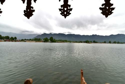 Wangnoo Worth Houseboats