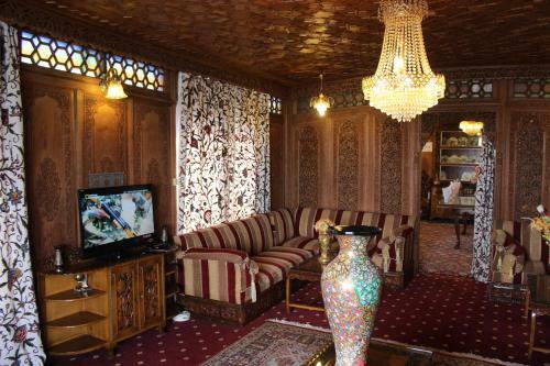 Wangnoo Worth Houseboats