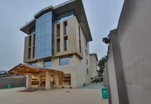Hotel Regenta Central Point Srinagar
