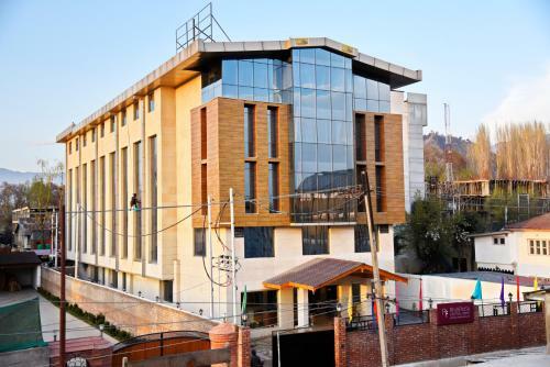 Hotel Regenta Central Point Srinagar
