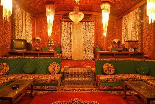 De Laila House Boat By Sterling