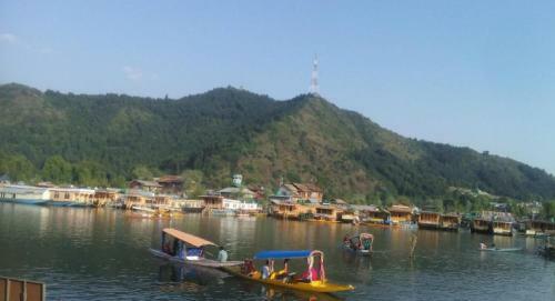 De Laila House Boat By Sterling