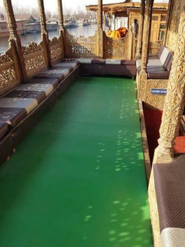 De Laila House Boat By Sterling