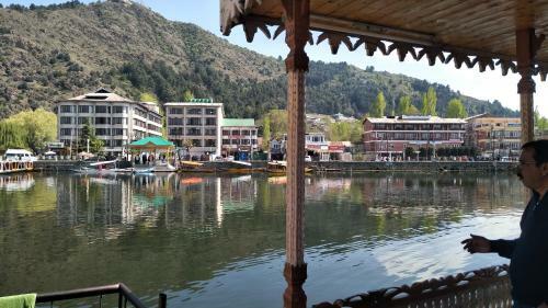 Hotel Houseboat Dukewell