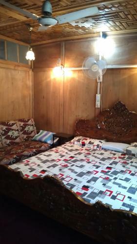 Hotel Houseboat Dukewell