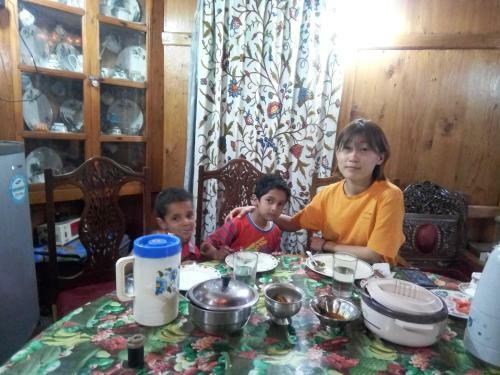 Houseboat New Suzan