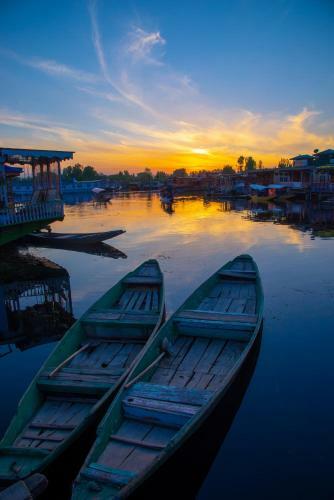 Houseboat New Suzan