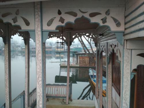 Hotel Houseboat Shamus Maqbool