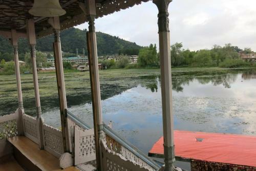 Hotel Houseboat Shamus Maqbool