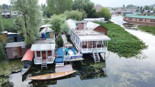 Hotel Houseboat Shamus Maqbool