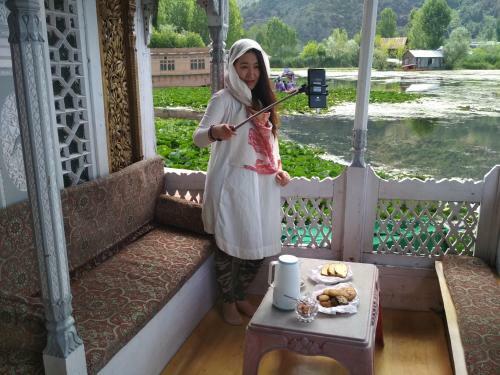 Hotel Houseboat Shamus Maqbool