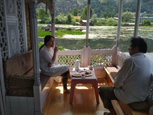 Hotel Houseboat Shamus Maqbool