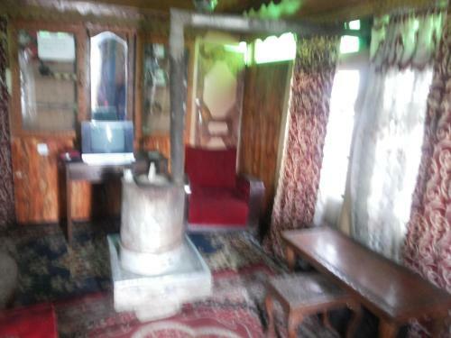 New Shamus Maqbool Group Of Houseboat