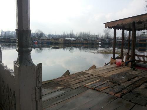 New Shamus Maqbool Group Of Houseboat