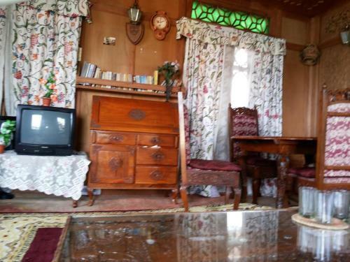 New Shamus Maqbool Group Of Houseboat
