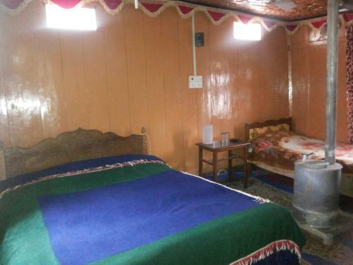 New Shamus Maqbool Group Of Houseboat