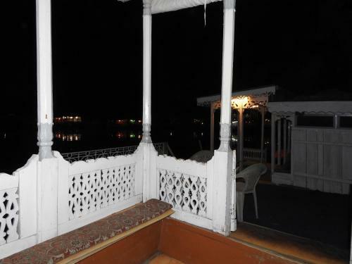 New Shamus Maqbool Group Of Houseboat