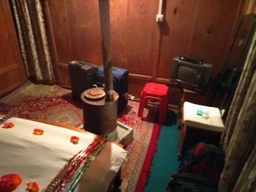 New Shamus Maqbool Group Of Houseboat