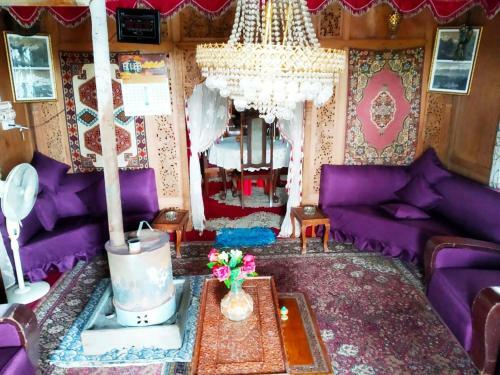 New Shamus Maqbool Group Of Houseboat