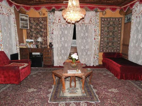 New Shamus Maqbool Group Of Houseboat