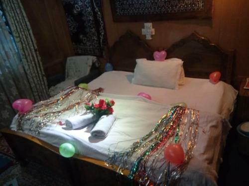 New Shamus Maqbool Group Of Houseboat