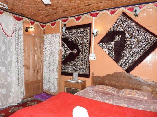 New Shamus Maqbool Group Of Houseboat