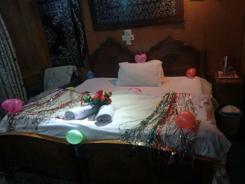 New Shamus Maqbool Group Of Houseboat