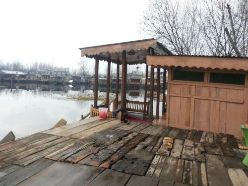 New Shamus Maqbool Group Of Houseboat