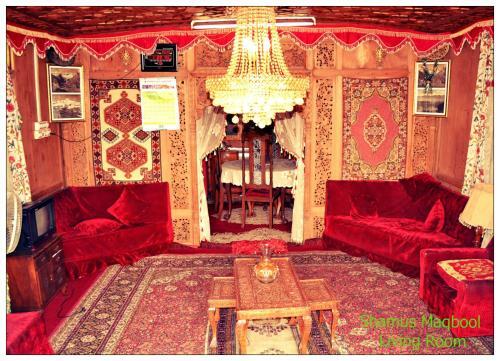 New Shamus Maqbool Group Of Houseboat