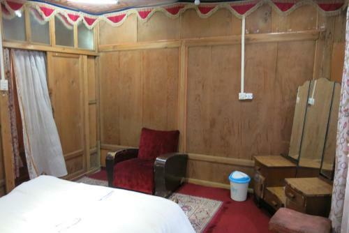 New Shamus Maqbool Group Of Houseboat