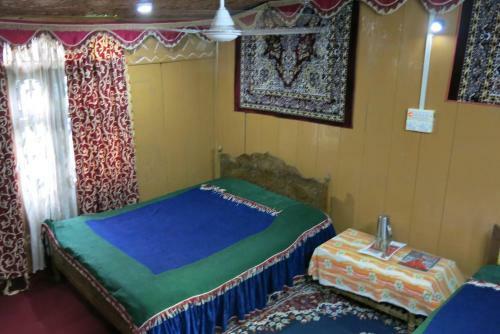 New Shamus Maqbool Group Of Houseboat