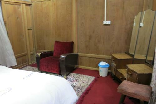 New Shamus Maqbool Group Of Houseboat