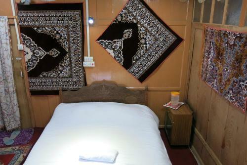 New Shamus Maqbool Group Of Houseboat