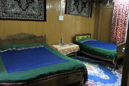 New Shamus Maqbool Group Of Houseboat