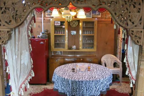 New Shamus Maqbool Group Of Houseboat