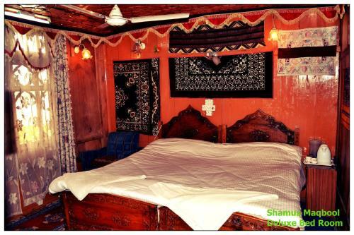 New Shamus Maqbool Group Of Houseboat