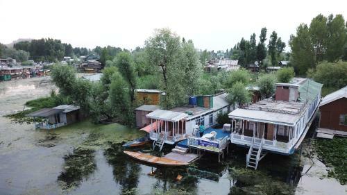 New Shamus Maqbool Group Of Houseboat