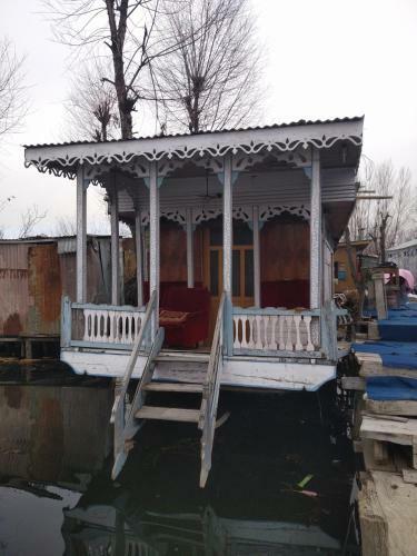 New Shamus Maqbool Group Of Houseboat