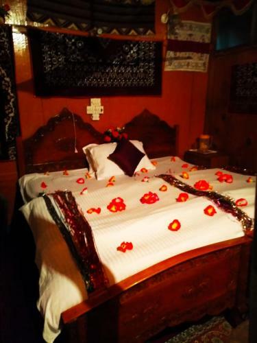 New Shamus Maqbool Group Of Houseboat