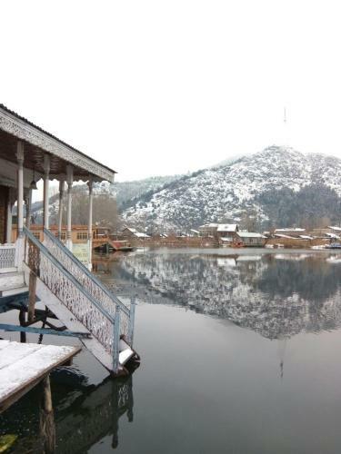 New Shamus Maqbool Group Of Houseboat