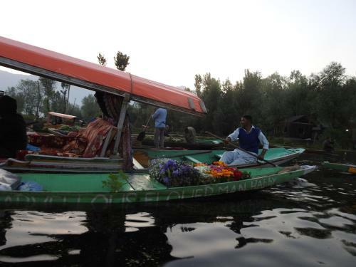 New Shamus Maqbool Group Of Houseboat