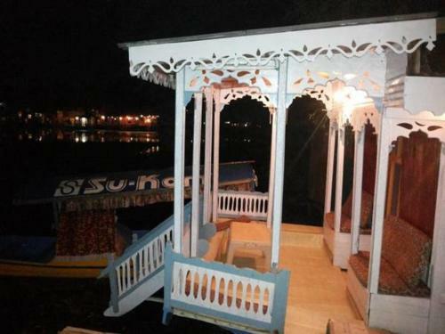 New Shamus Maqbool Group Of Houseboat