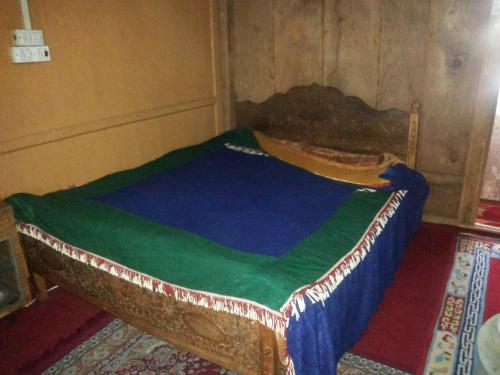 New Shamus Maqbool Group Of Houseboat