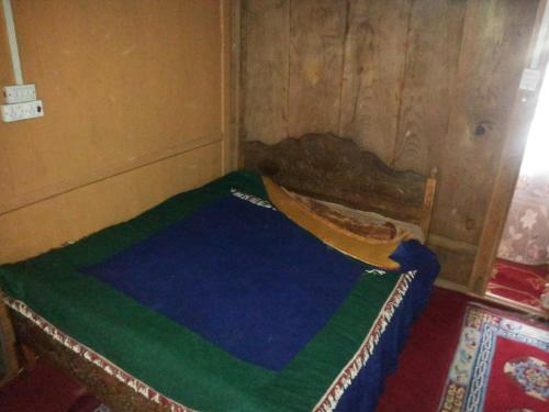 New Shamus Maqbool Group Of Houseboat