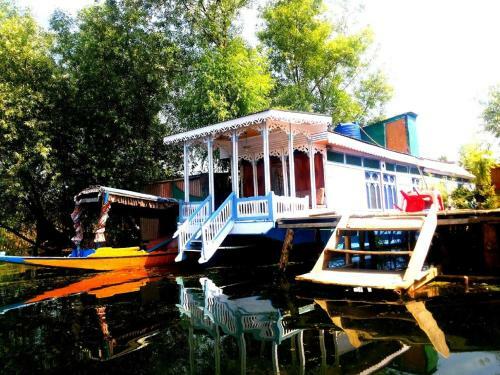 New Shamus Maqbool Group Of Houseboat