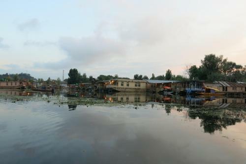 New Shamus Maqbool Group Of Houseboat
